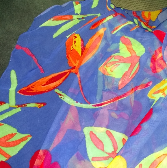 Floral sarong - Picture 1 of 2